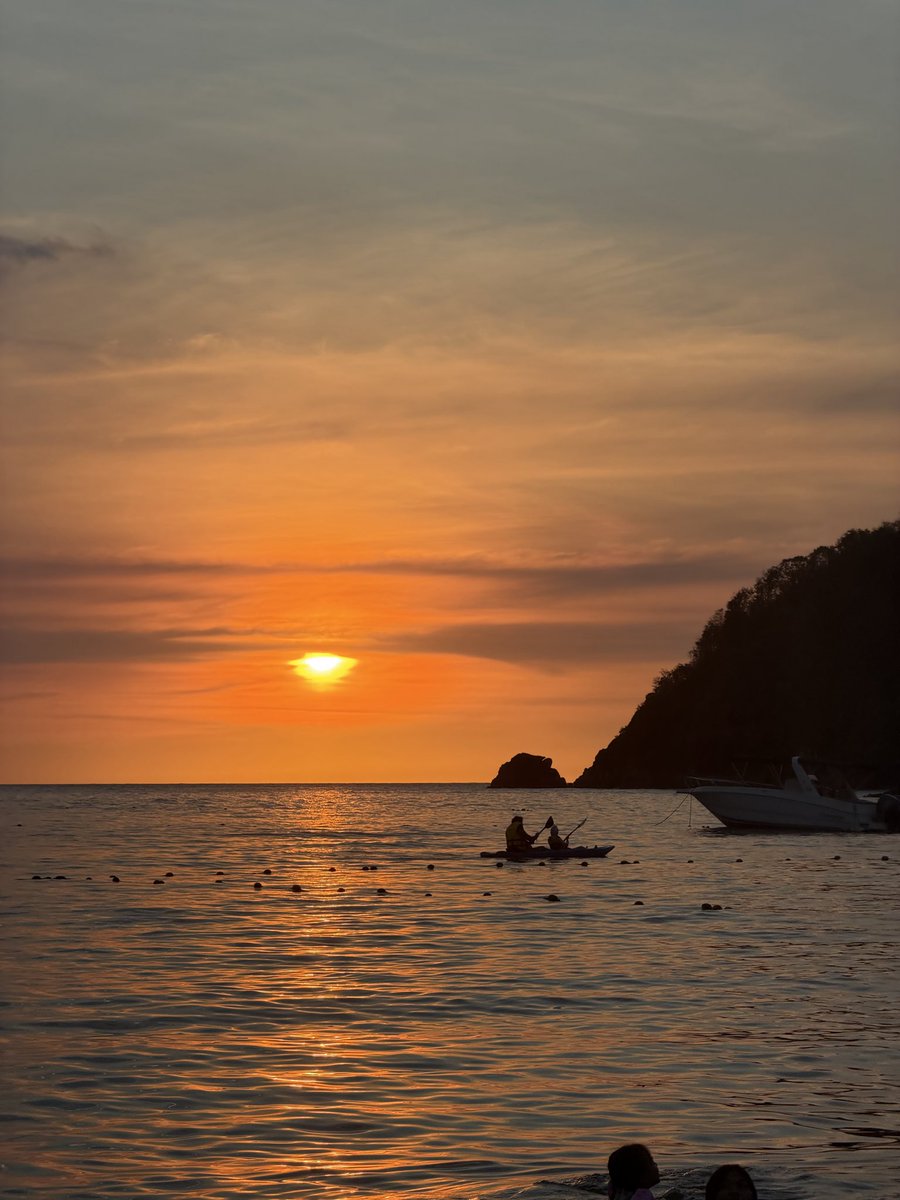 rantsss9's tweet photo. Sobrang init today, nakaka-miss mag-beach! 🥵🌊 Kung pwede lang mag-teleport sa dagat ngayon, ginawa ko na!

DROP YOUR BEACH PICS!! 🏖️📸 Show us your best beach memories, your favorite beach spots, or that one pic na gusto mong balikan ngayong mainit! ☀️🌴

Here’s mine!! https://t.co/efrp2hwLg2