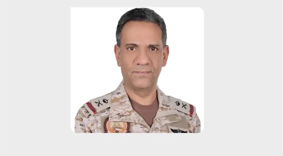 SaudiNews50's tweet photo. بيان من التحالف قبل قليل:

صرح المتحدث الرسمي باسم قوات التحالف "تحالف دعم الشرعية في اليمن" اللواء الركن تركي المالكي، بأنه تم اعتراض وتدمير صاروخ باليستي أطلقته الميليشيا الحوثية الإرهابية باتجاه الرياض.

- https://t.co/uQWRI5ms2i