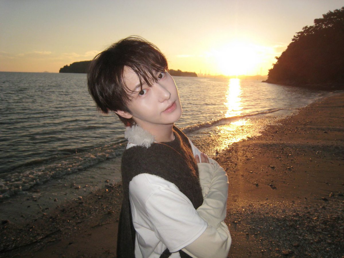 renjzun's tweet photo. GIVEAWAY
ㅤㅤㅤ
hi, dikarenakan kemarin renjun update jadi aku mau give away saldo e-wallet https://t.co/LcX03KArET untuk 2 orang (each 50k)

syaratnya rt, like tweet ini + reply 

‘renjun best boy
renjun precious
renjun handsome
renjun pretty
renjun multitalent
renjun talented
renjun voice
renjun dance
renjun pure boy
renjun smart
renjun cute
renjun stunning
renjun adorable’

diutamakan untuk renchin dan nctzen (ga hate biasku) end besok di jam 17.00 TST.
Good Luck!!