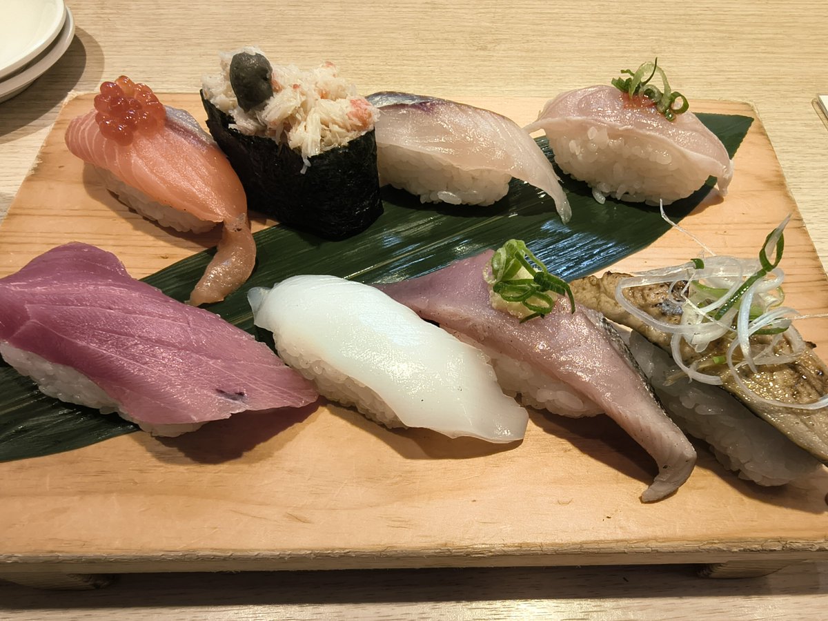 comcomcom_spoon's tweet photo. 今日はまさかのお味噌汁の代わりにおでんがついてきました。美味すぎでは？？？ https://t.co/PgMOkXjh9B