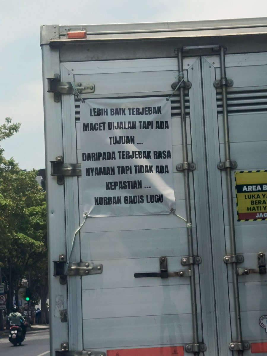 wickypediaa's tweet photo. panas🔥🔥🔥 hati nya pun ikut panas 🤣 https://t.co/x0gXq17509