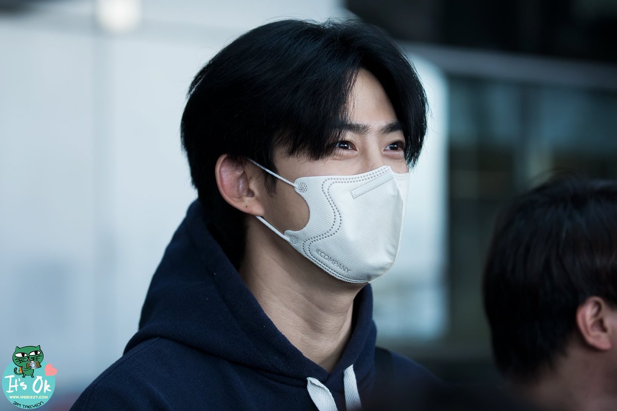 JessieTaec's tweet photo. 【≮It's Ok≯20261016 Beijing Capital Airport 도착 @taeccool 】진짜 대학생 같아요~늙지 않아!!! ㅋㅋㅋ 다음에 또 봐요❤️ 
 #택연 #TAECYEON https://t.co/BG8GnlXUxt