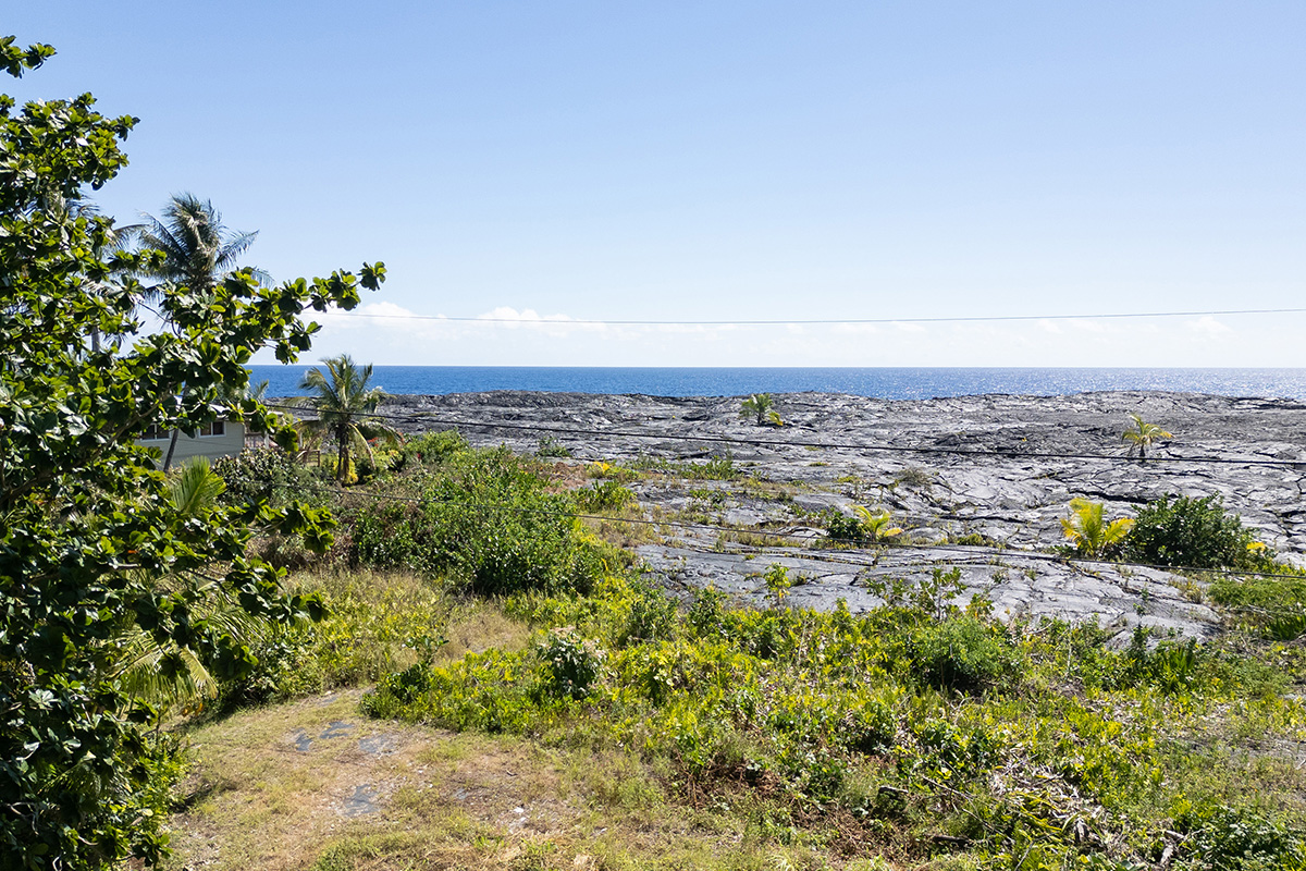 HawaiiLife's tweet photo. Just listed by Renee Hill, R(B) is 12-68 Likoliko Loop in Pahoa, Big Island for $159,000.

https://t.co/xezAFXJg6v

This 0.17-acre property in coastal Kaimu offers unobstructed ocean and sunrise views, with a dramatic lava field between the property and the shoreline. https://t.co/FzxReim4Ds