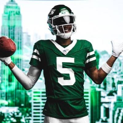 meshydajit's tweet photo. MAKE THE FUCKIN CALL @JohnLynch49ers https://t.co/0eWLIw024H