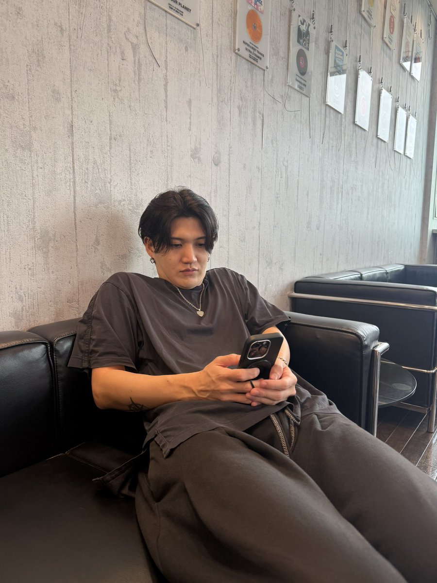 AceCollectionJP's tweet photo. ＼𝑴𝑬𝑫𝑰𝑨 𝑰𝑵𝑭𝑶／
──────────── ♛

この後14:00頃〜
ZIP-FM「get ready」生出演！

♛ ────────────

待機中です📻
ぜひお聴きください！

▼番組はこちら
https://t.co/VR3sm5C1kf

#ACECOLLECTION #ZIPFM https://t.co/k5D1kNTS2m