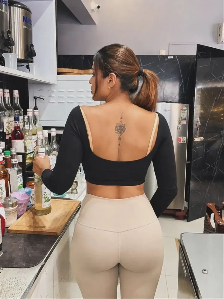 karutha_kunju's tweet photo. Azhagi Abi shhh ahhh 🫦🥵😋🤤 
🧵 2/n https://t.co/GUir4LoToT