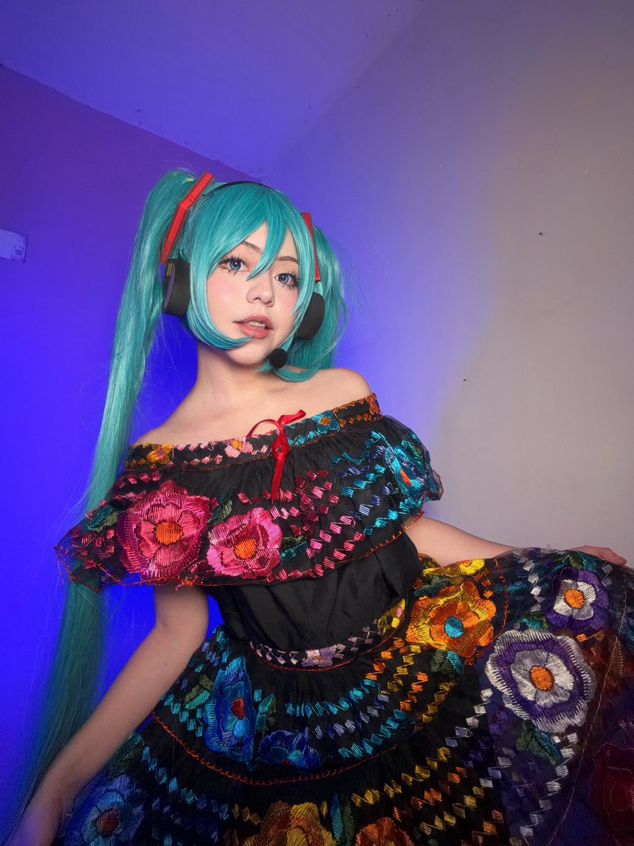 vaniasse1's tweet photo. Hatsune Miku nace en Chiapas https://t.co/yx4VbEU4F1