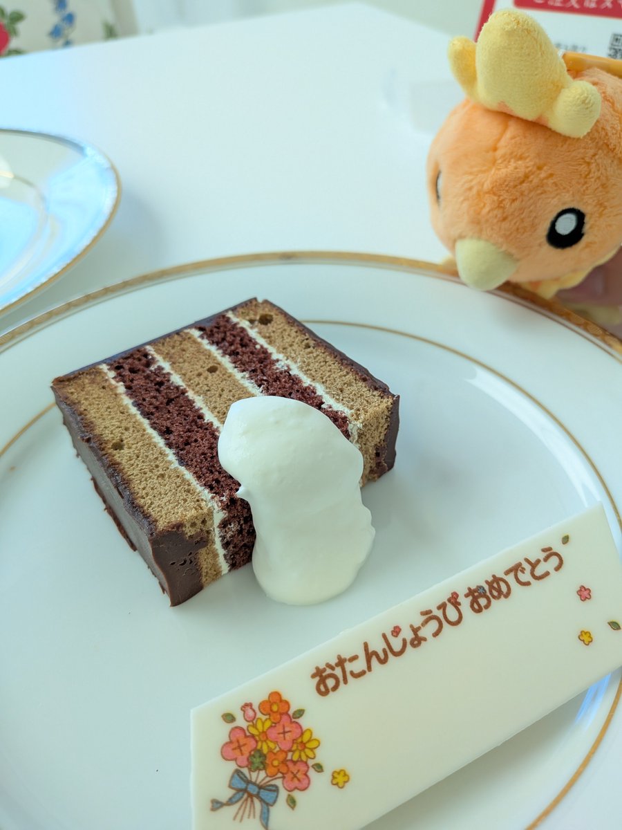 achapoke2's tweet photo. アチャモによる厳しい食品チェック。
鶏肉じゃないから食べてOKとのこと。 https://t.co/27U5JBP6uT