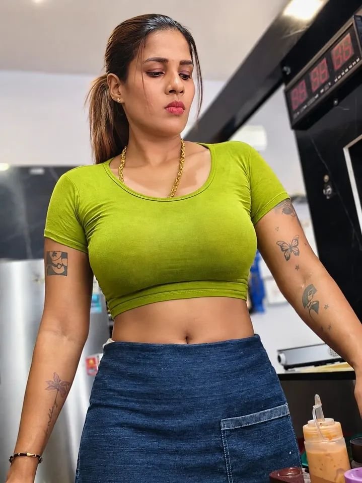 karutha_kunju's tweet photo. Azhagi Abi shhh ahhh 🫦🥵😋🤤 
🧵 6/n https://t.co/yRHid0ctWr