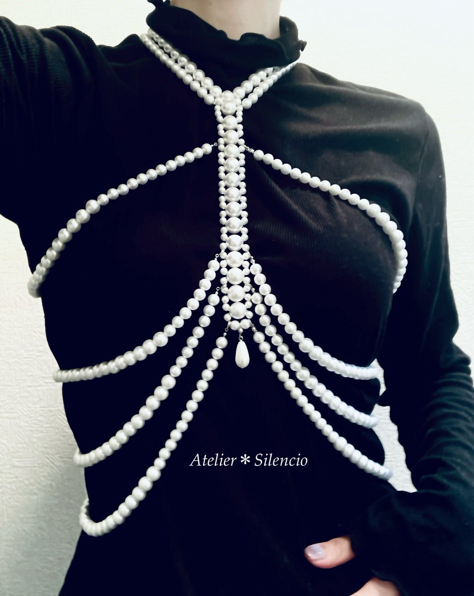 A_Silencio_'s tweet photo. 企画展参加させていただきます✨

ゴシックやアンティーク、自然の花々などをモチーフにコスチュームジュエリーを製作しています🌹

@Lupopo_cafe https://t.co/wMYjmOO01v