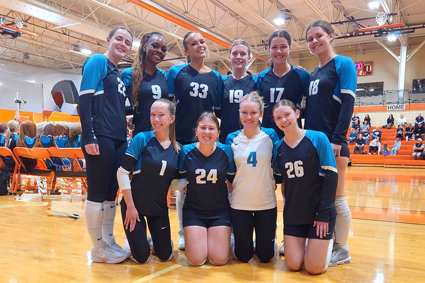 illprepvb's tweet photo. Ram-tough: River Valley Christian rallies past Schaumburg Christian to win NAC
https://t.co/dvGPNQAzVH https://t.co/3GCl8gy8AP