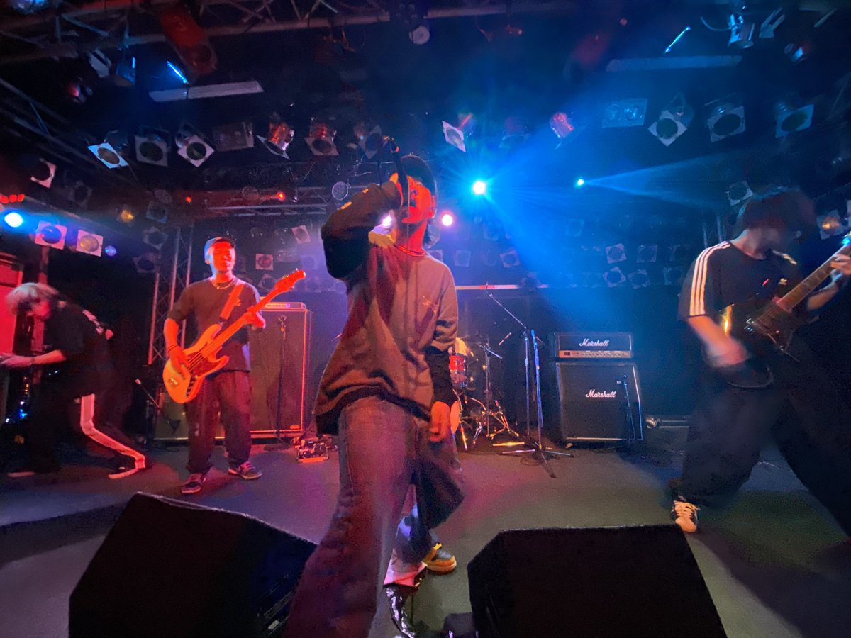 Atsuya_inthesky's tweet photo. 10/18 YOLO@imageお疲れ様でしたー！
県外のゴリゴリメンツたちをミグルミ。とWARP AGEの兄貴たちと迎え撃ちました🔥兄貴たちバチバチにカッコよかった〜！
久しぶりの再会もありライブも終始見応えある激アツライブでした！こうやって輪が広がっていくのめっちゃ嬉しいよな🙌
また岡山来てください！ https://t.co/Kymhso8pf4