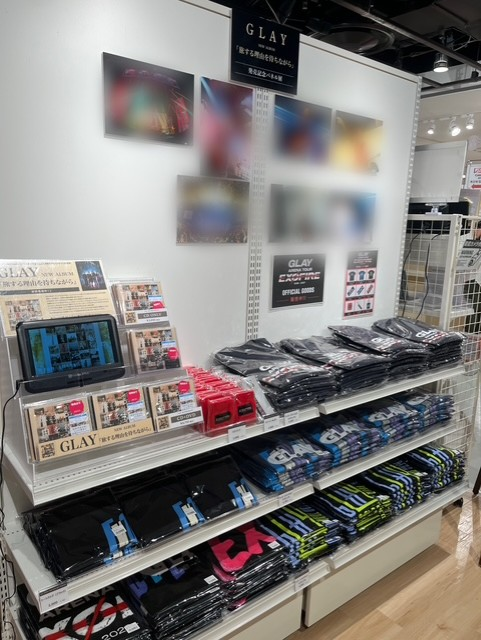 hmvbookssinsaib's tweet photo. 🔥GLAY🔥

18thニューアルバム『旅する理由を待ちながら』
入荷いたしました🌟

HMV&amp;BOOKS なんば店では、
パネル展＆ポップアップ、一番くじ🎯も開催中です✨

ご来店お待ちしております😃

#GLAY
#旅する理由を待ちながら https://t.co/Vd8cjBzvA2