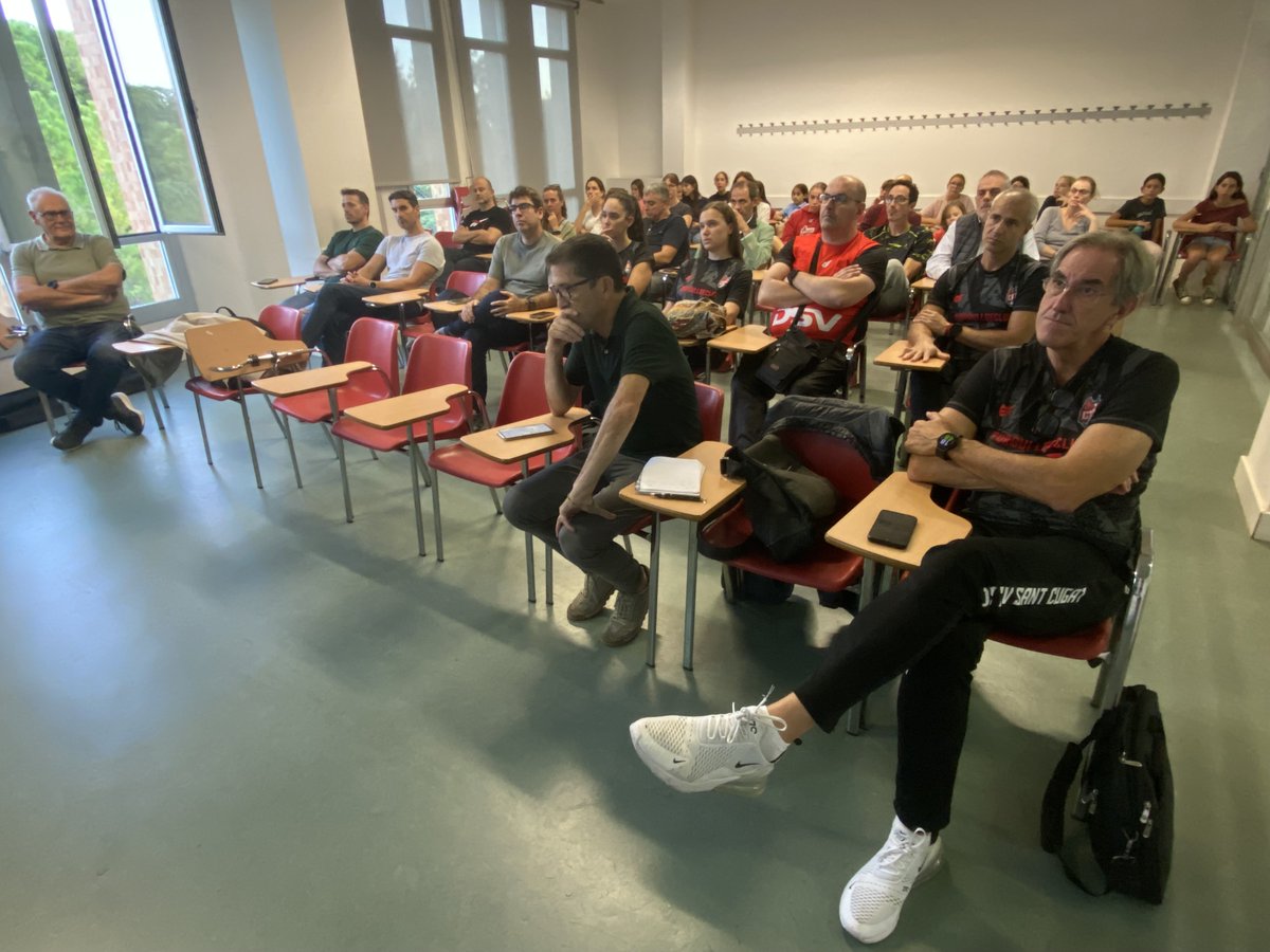 SantCugatCreix's tweet photo. 🙋♂️ Nova sessió formativa pel @DSV_global @VoleiSantCugat dels programes europeus sobre bon govern i nutrició esportiva!
🔗 https://t.co/Hha4dWN0ct .
#Periscope #SPEED @mimabo58 @salaricu @manelis01 @CortesXavier @EuSport @GlennMicallef @PiaAhrenkilde @Catalonia_EU @b5alvarez https://t.co/8yFKaNlr8X