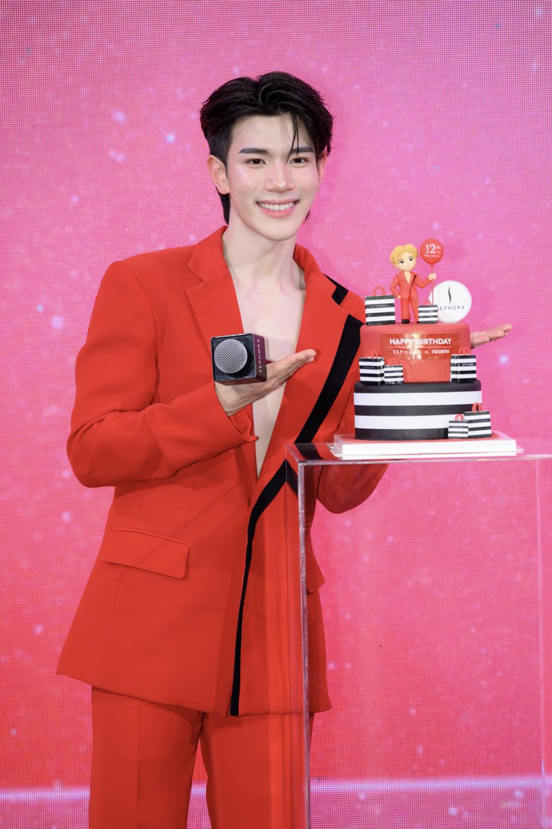 siam_center's tweet photo. โฟ้ดโฟ้ด 2.2 ขวบกับเค้กวันเกิดจากพี่ @SephoraThailand ที่สยามเซ็นเตอร์ ❤️✨

#Fourthnattawat ร่วมงาน 𝐒𝐄𝐏𝐇𝐎𝐑𝐀 𝟏𝟐𝐭𝐡 𝐀𝐍𝐍𝐈𝐕𝐄𝐑𝐒𝐀𝐑𝐘 𝐄𝐕𝐄𝐍𝐓 💄✨ ที่ Atrium 2 ชั้น G สยามเซ็นเตอร์

12 YEARS SEPHORA WITH FOURTH 
#SEPHORAxFOURTH

#SiamCenter #BeInspired #TheIdeaopolis #BetheFirst #Sephora12thAnniversary #โฟร์ทณัฐวรรธน์ 
@tawattannn