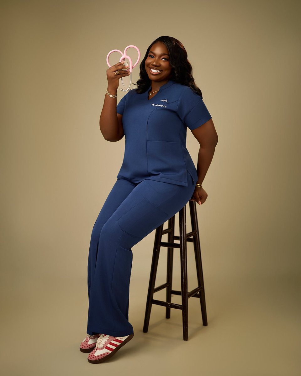 busayyo's tweet photo. Today, I officially become a MEDICAL DOCTOR! 🩺

𝐃𝐑. 𝐎𝐋𝐔𝐖𝐀𝐁𝐔𝐒𝐀𝐘𝐎 𝐎𝐍𝐈𝐅𝐀𝐃𝐄
Bachelor of Medicine; Bachelor of Surgery

Words fail me. All I can say is, thank you, God! 💕 https://t.co/rQYp2gpbbW