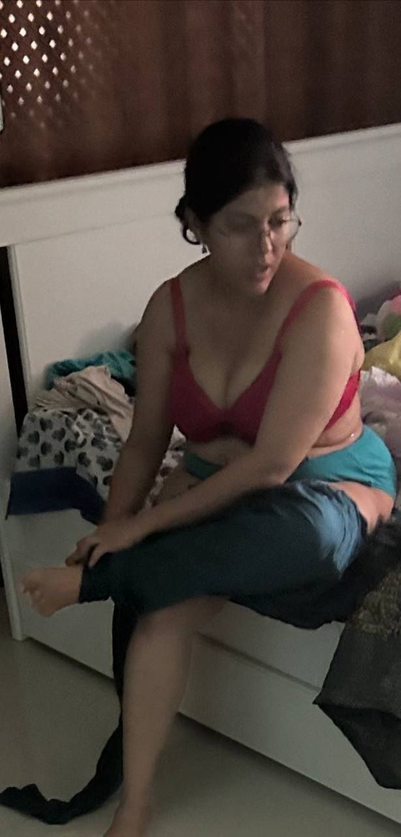marizcruzjobby's tweet photo. Hello Gaaji's...🥵 Aayutha pooja la finish ah.. naa Innaiku dha Poojai pottu mudicha.. Mylapore maami kuda..😋 Naara munda mavala.. katha vettu mood agi nalla oothu Poojai ah mudichutten..🍆 neenga yarula Poojai poda ready ah irukinga.. 🤤💦 Mylapore thevidya 🥵🫦 https://t.co/THXbeoxgNQ