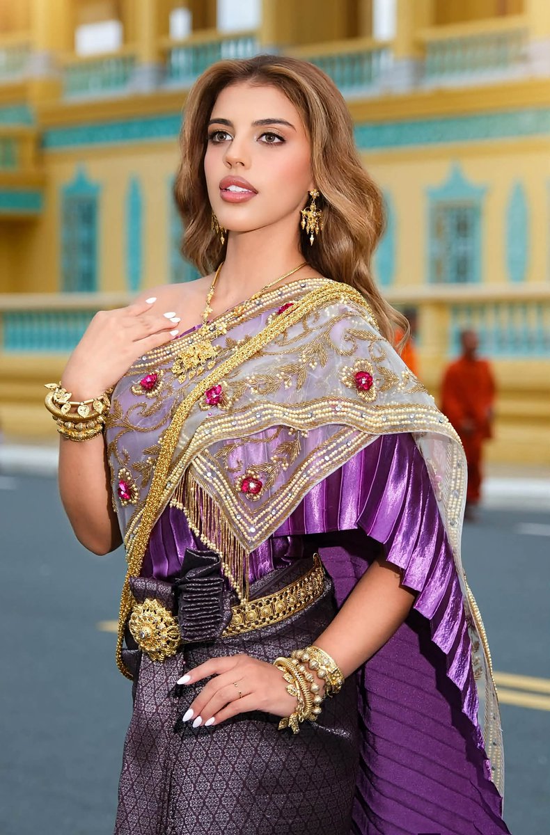 RakVirakOffical's tweet photo. Isabella Gozalez Londono Miss teen universe colombia 2026 with the Khmer traditional dress.  🇰🇭🇰🇭🇨🇴🇨🇴 #cambodia #colombia #isabellagonzalezlondono #missteenuniversecolombia2026 #chutsbaikhmer #ឈុតស្បៃខ្មែរ #khmerculture https://t.co/jbyRDf4Dan