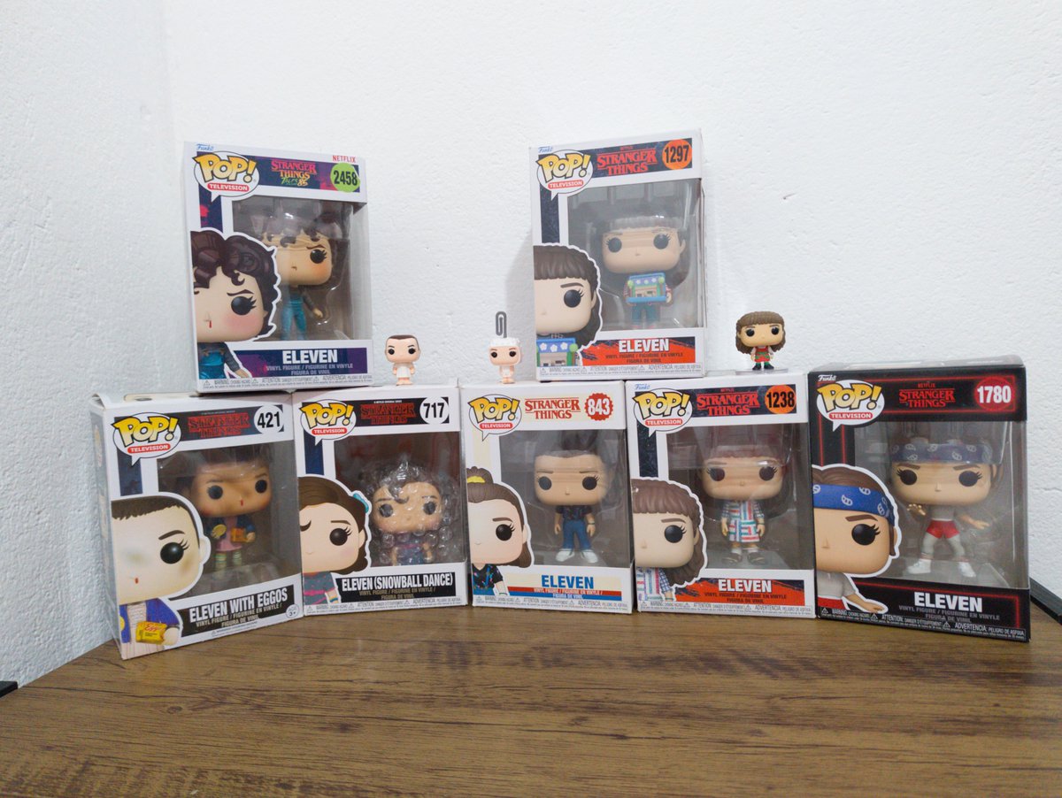 taejingrey's tweet photo. minha coleção de funkos da  Eleven e do Mike (e dos kinder joy e brinquedo do mc donald's de stranger things) :D https://t.co/9hJNSfblH0