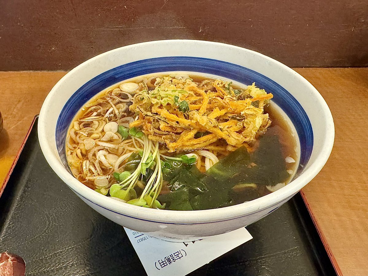 sobagyodon85's tweet photo. そば処信州屋 渋谷店さんで
かき揚げそば😋

#立ち食いそば
#路麺
#かき揚げそば
#そば処信州屋渋谷店 https://t.co/UvqnykWIpO
