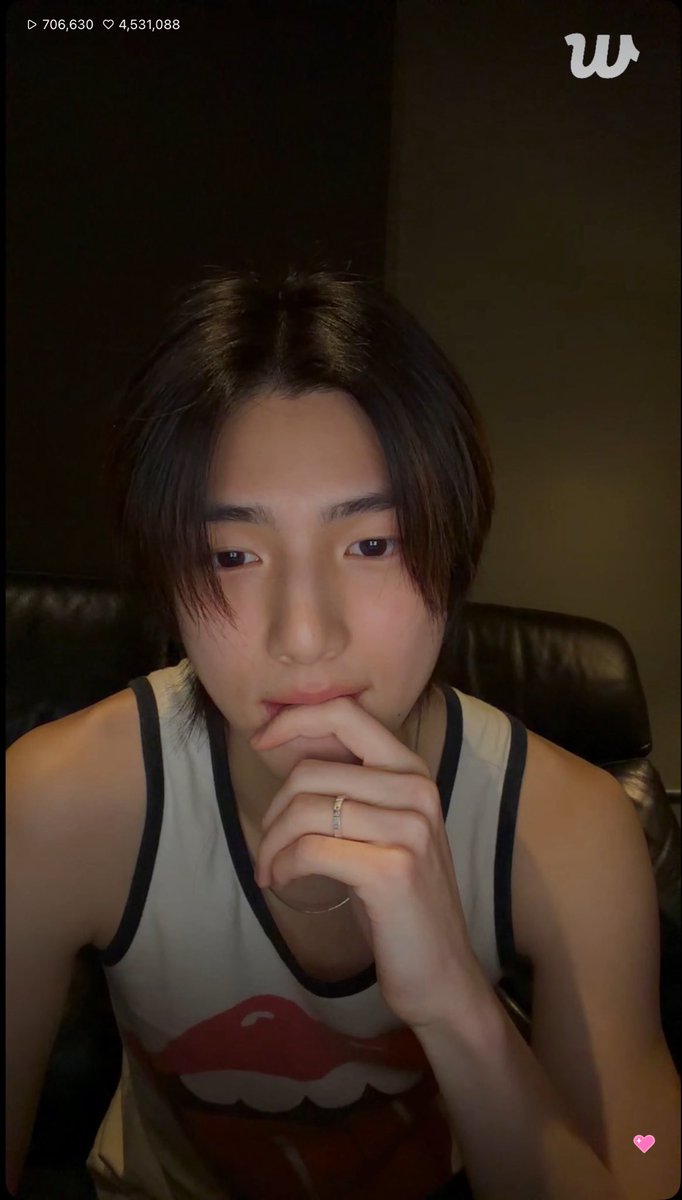 i43juhoon's tweet photo. me lamba or he looks like a masc chinita lesbian in this specific photo https://t.co/lQG5risX27