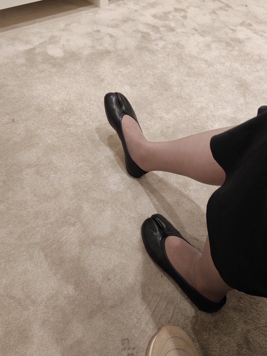 LiuMinYang7's tweet photo. 有喜欢这种丝袜的xdm吗? 女友是特别喜欢的因为很日常，搭配也很好看，但总感觉太隐形了，没法满足我这种恋足人士的癖好

大家觉得呢?

#贡献女友 #绿帽 #分享女友 #英国留学 #英国情侣 #ntr #绿帽奴 #淫妻 https://t.co/eirC98ijqJ