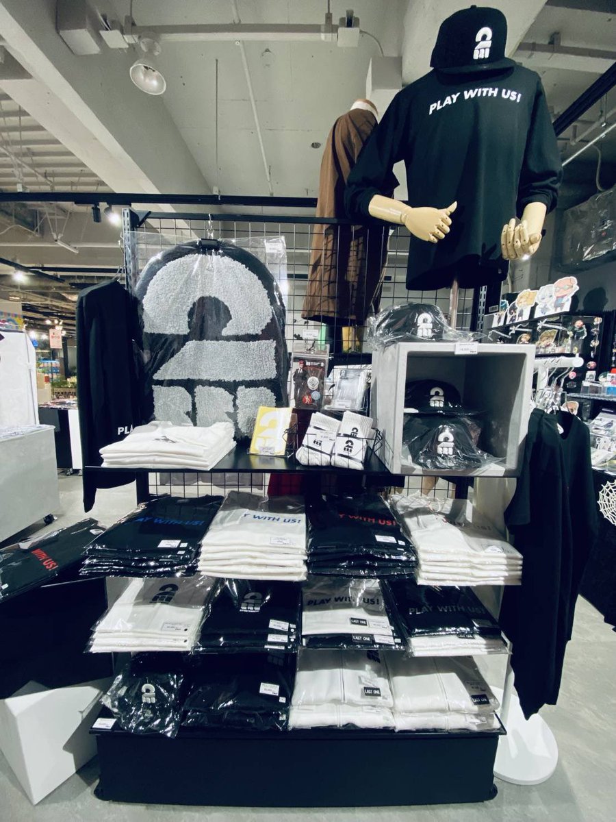 WOAT_info's tweet photo. 2BRO.の商品が一部入荷いたしました‼️
これからの季節にぴったりなロンTや人気の缶バッジ、スマホスタンドなどなど…
サンプルもございますので、ぜひお手にとってご覧くださいませ😎
皆さまのご来店お待ちしております✨
#2BRO
#WOAT https://t.co/FxFoDNK6XZ