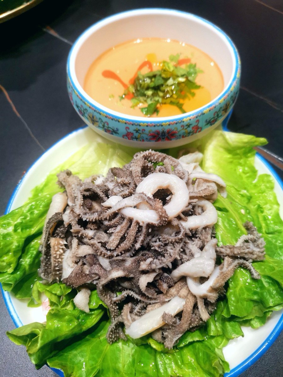 Diygzjsj's tweet photo. 今回のチームメンバーで究めた新しい調味料、さっそく参汛させてみましょう！辛口のトウガラシを加えて、オリジナルな味に仕上がったぞ！ https://t.co/SIPhjHzcX4