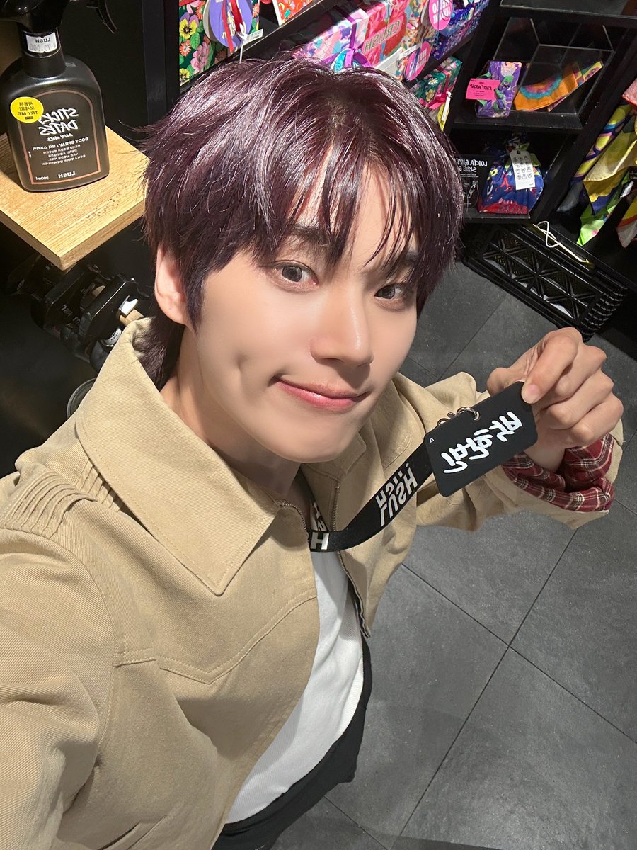 EVNNE_official's tweet photo. 러쉬 1일 알바가 알려주는 추천템!
타래로 ㄱㄱ🤭

#EVNNE #이븐
#박한빈 #PARKHANBIN https://t.co/pZxoJ1HTEO