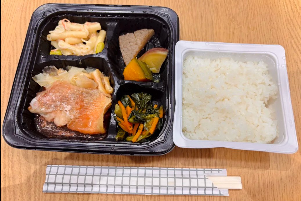 ONEGAME_hirakat's tweet photo. 利用者トモミです(、._. )、
こんにちは(」・ω・)
OG名物お昼ご飯でーす(٠∀٠)<
今日は赤魚の紅生姜あんかけです。
メインのあんかけは意外と紅生姜の辛味はなく
さっぱりした美味しさです( ´﹀` )
#いいよねビオルネ
#onegame #枚方 #ビオルネ #就労継続支援b型  #動画編集 #就B #利用者さん募集中 https://t.co/B6GhawpMCw