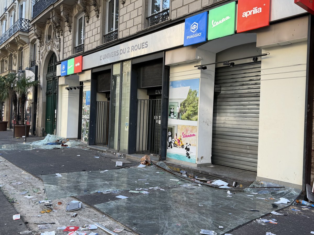 Alex33bdx's tweet photo. @fatdickalfie @TRobinsonNewEra I was in Paris this weekend for other reason https://t.co/uSDHV0252x