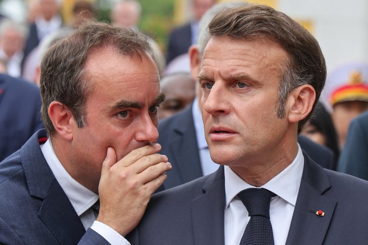 NupesNews's tweet photo. 🔴⚡Info @Mediapart Les services des renseignements confirment l'innocence de LFI sur le 17 octobre et dénoncent les mensonges du gouvernement | « Il y a des choses indicibles, mais quand on nous demande texto d'écrire que c'est LFI qui est derrière le mouvement alors que c'est objectivement faux de l'avis général des RT, forcément on a des décisions politiques » a déclaré un commissaire du Renseignement Territorial le lendemain des manifestations.
Un responsable syndical affirme être « très étonné par ces accusations concernant LFI qui serai responsable du chaos samedi et des saccages » dont il ne voit « ce qu'a à voir LFI dans l'histoire de ce fiasco » déplore-t-il. « C'est dangereux de politiser un échec aussi grossier et surtout de ne pas assumer l'entière responsabilité. »
Selon la même source « l'ultra-gauche est minoritaire : elle représenterait, selon les remontées du terrain et des renseignements, 20%, et le reste, les 80% sont des pilleurs sans qu'on pose d'appartenance politique à ces délinquants ».