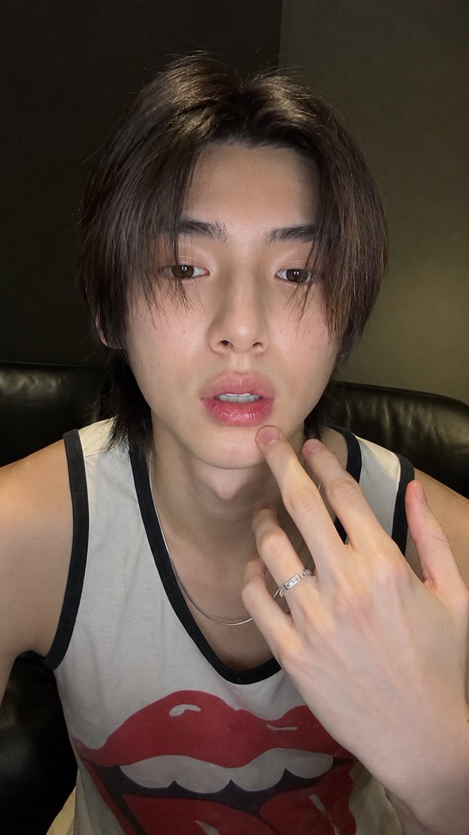 cae_lilii's tweet photo. WHATEVER YOU SAY PRETTY 😭😭😭🧎‍♀️🧎‍♀️ https://t.co/ZWhbn6ZqC5