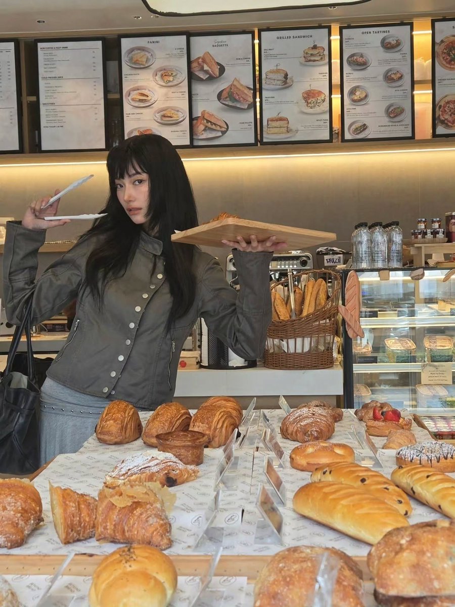 jingjoing's tweet photo. pastry kinda day 🥐🥖 https://t.co/VNT70x8czs
