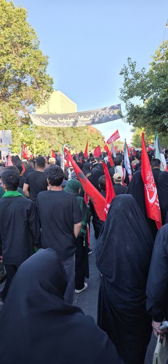 elmdoust065's tweet photo. سنگر خیابان را حفظ می کنیم برای اینکه در این زمان خیابان ومیدان دوسنگر دفاعی مهم کشور هستند https://t.co/YjuNapXBQy