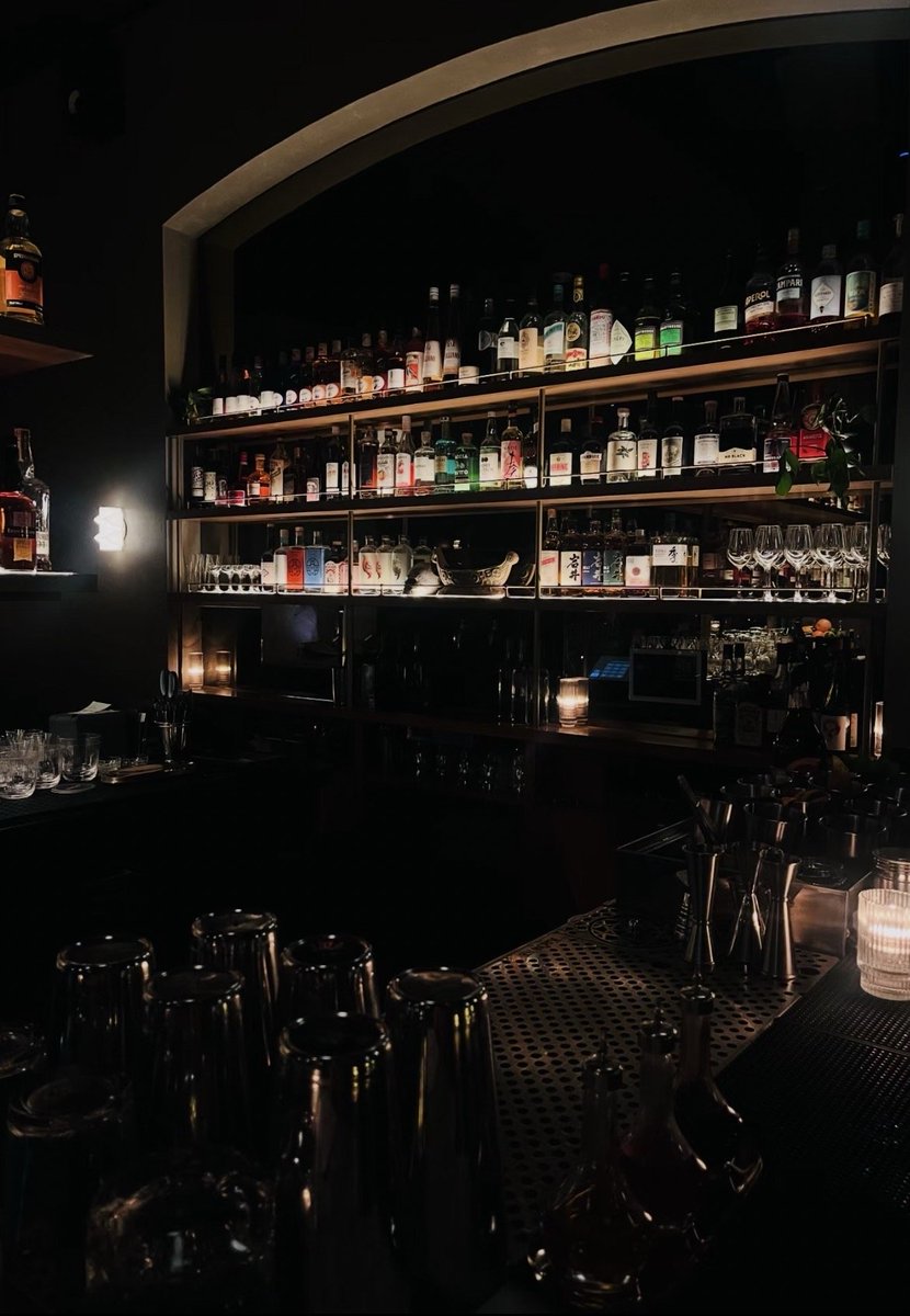 LenaMorganXO's tweet photo. There's something about a quiet bar at the end of a long day.

No rush, no plans, just a good drink and a moment to unwind. I've learned to appreciate evenings like this. ✨ https://t.co/3LfnggCyhP