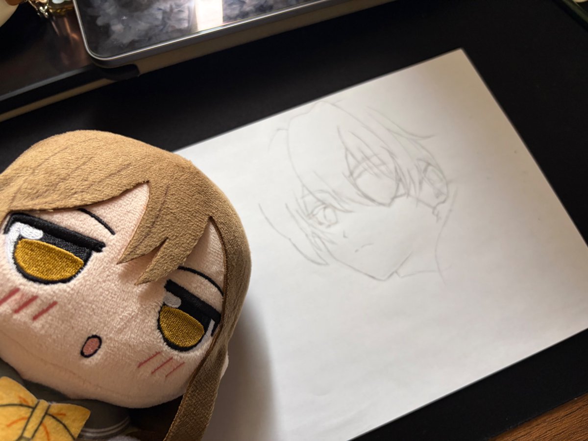 0219akasa's tweet photo. 絵を描けるようになりたいので練習
とりあえずアナログで模写から...
描き始めて30分から1時間程です。
誰かわかるかなぁ〜 https://t.co/X9ZgeNZ89H