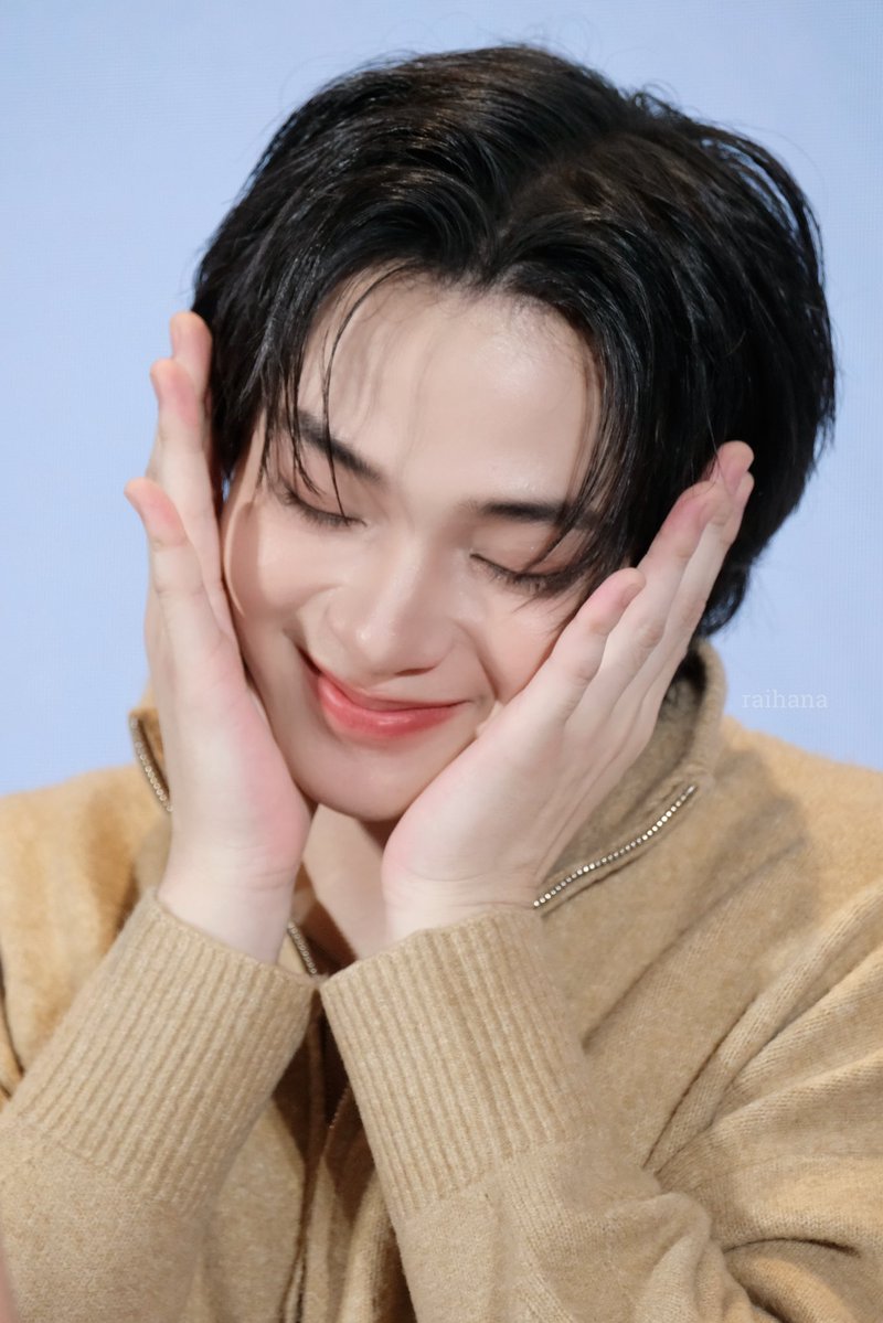 raihannuy1's tweet photo. ผิวดีทุกตรงเลย 

BBAS EXCLUSIVE FS
#FriendlyMeFansignxBas
#บาสเด็กอ้วนที่แท้จริง
#bbasjtr
@basjtr https://t.co/WwAJ6aI84f