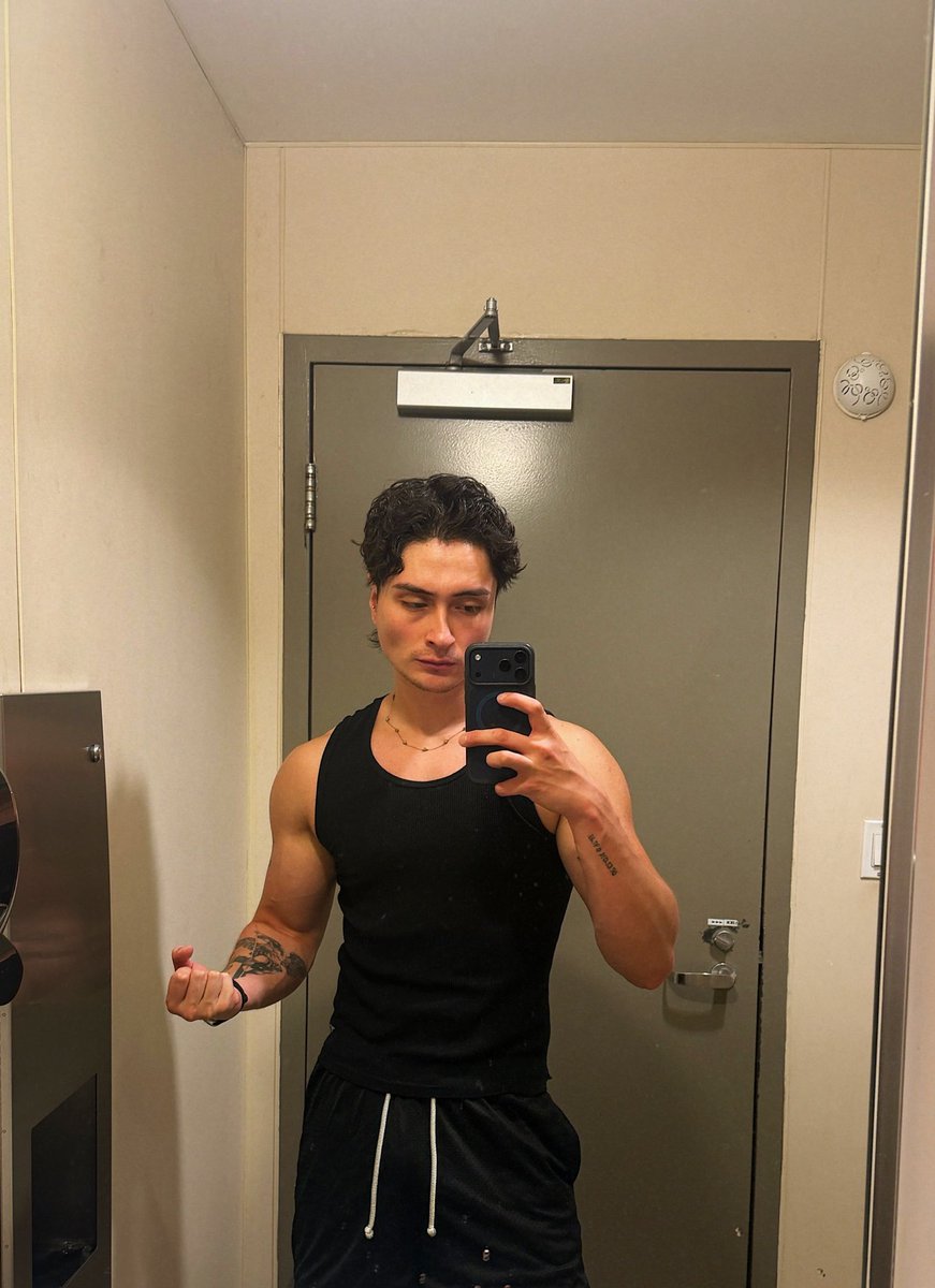 franncomo's tweet photo. Back day at gym 
Link telegram +18🔥 por DM💲
#gay #gaygym https://t.co/yiemmf8icV