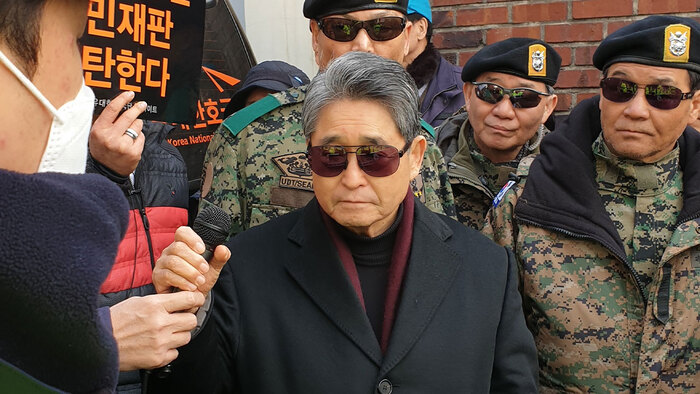 amnseoul's tweet photo. '5·18 북한군 개입' 극우 인사 지만원, 구속영장 신청...경찰 "또 5·18 왜곡" https://t.co/TEr1ahYgO7
경찰 자체 모니터링으로 60여 건 혐의 포착...'학술연구' 주장에 "객관적 근거 없어" https://t.co/5N2PuK3hty