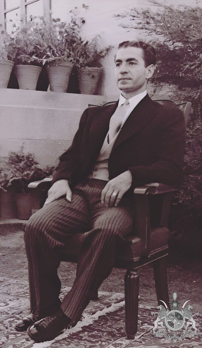iran_krd's tweet photo. به احترام خدماتی که به این کشور کردی تا ابد #جاویدشاه 

#KingRezaPahlavi https://t.co/LTKoS5nPki