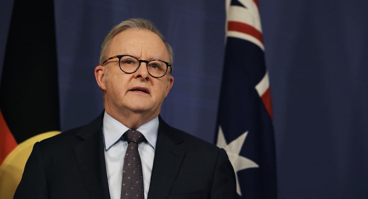 Ryandally08's tweet photo. ALBO’S HYPOCRISY EXPOSED

Pauline Hanson just torched Anthony Albanese over his “dirt sheet” on Helen Haines.

Weeks ago Haines called out the $560m Local Community Infrastructure Program for clear pork barrelling that favoured Labor seats, and slammed Albanese for failing to declare his honorary membership of Marrickville Golf Club while it pocketed a $6 million grant.

Labor hit back hard with a smear file questioning Haines’ own $845m funding asks for Indi, her due diligence, and whether she had skin in the game.

Now, after an alleged attack on Haines, Albanese is suddenly praising her “integrity in politics” and telling everyone to “take the temperature down.”

Hanson’s response: “It was just a few weeks ago he’s putting out a dirt sheet on Helen Haines, you say tone it down, well then, I’ll tell the PM, you tone it down, get rid of your dirt files.”

The same Labor machine that weaponised personal attacks is now preaching civility. 

Time for Albo to look in the mirror.