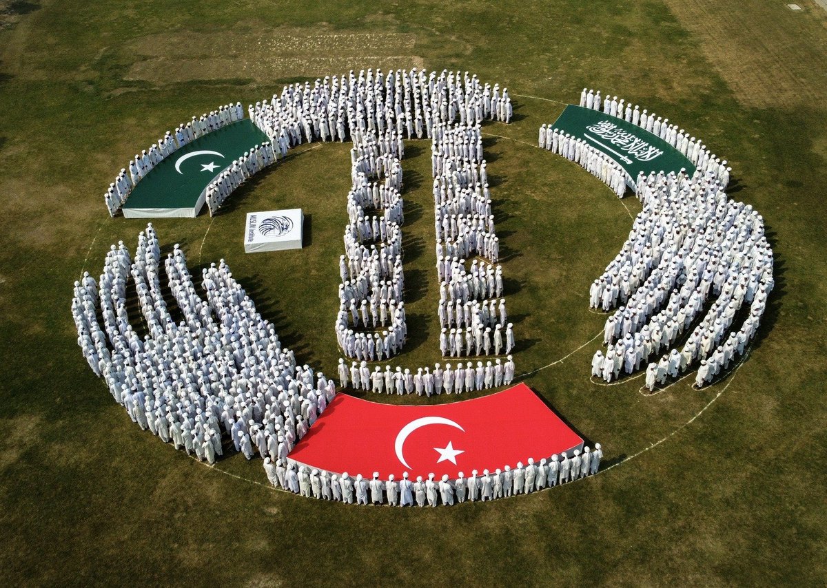 RahmatNiazi572's tweet photo. Human Model of Makkah Accord
Thousands of people gathered to create human formation of Makkah Accord.

Organized by the MUSLIM Institute at Shrine of Sultan al-Arifeen Sultan Bahoo, Dist. Jhang.

#UnitedForPeace
#MUSLIMInstituteMakesHistory
#MakkahAccordHumanModel https://t.co/z776nJi5B7