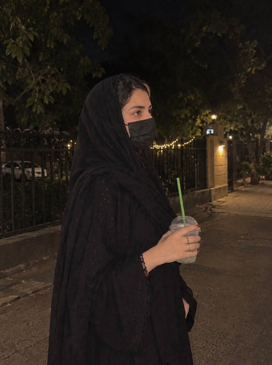 RealHaadia's tweet photo. میں سوچتی ہوں میرا ایسا دوست ھو جس سے میں اپنے دل کی باتیں کر سکوں۔ 😥 https://t.co/ZEhizlbkZh