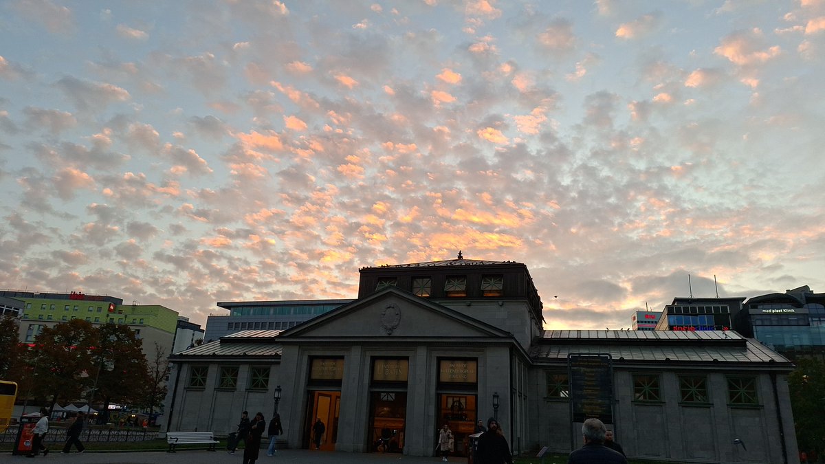 AlanTheTeemo's tweet photo. Beautiful sky on my commute https://t.co/1F57YaK9qI