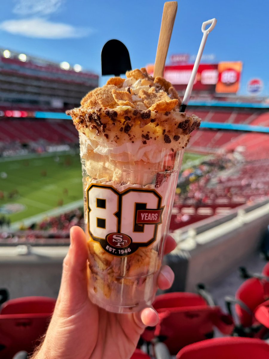 TheEricHammer's tweet photo. First 49ers game. First taste of @LevisStadium 

🦀 SF Dungeness Crab Sandwich
🦀 SF Dungeness Crab Potachos
🍦 Cinna Smash Sundae
🎃 Mini Pumpkin Spice Cake https://t.co/m1E7vZoQch