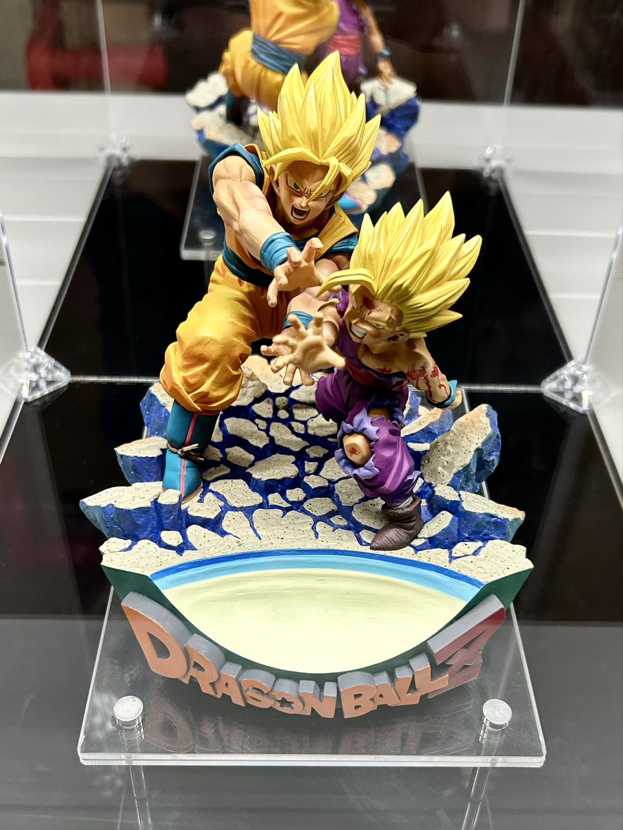 takachan_sss's tweet photo. ドラゴンボールフィギュアを集め始めて約10カ月。
ようやくディスプレイが完成しました(棚が埋まった)！
できるだけスッキリ飾りたかったのでかなり厳選したつもりだけど、良いフィギュアが多くて選ぶのが本当に大変でした😅
#ドラゴンボールフィギュア https://t.co/VjEZX0EpPM