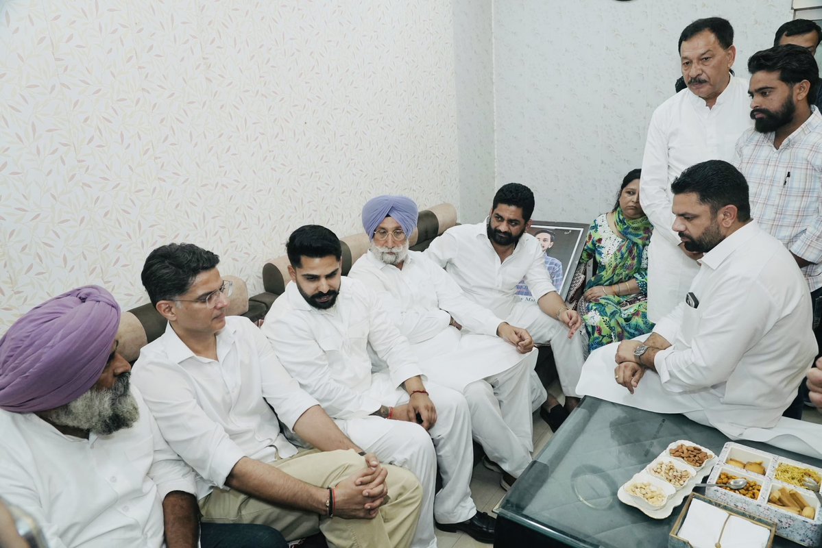 SurajThakurINC's tweet photo. 📍 Gurdaspur

Alongside Punjab Congress In-charge Shri @SachinPilot Ji, PPCC President Sardar Pargat Singh Ji, LoP Sardar Partap Singh Bajwa Ji, MP Sardar Sukhjinder Singh Randhawa Ji and MLA Barindermeet Singh Pahra, met the family of Kanav Mahajan, who was tragically murdered on 10 October 2025, and expressed our heartfelt condolences.

@INCPunjab stands firmly with the bereaved family and will continue to fight for justice. Punjab’s deteriorating law and order situation raises serious concerns about the @AAP government’s ability to protect the lives and property of its citizens. The perpetrators must face strict legal action, and justice must be delivered without delay.