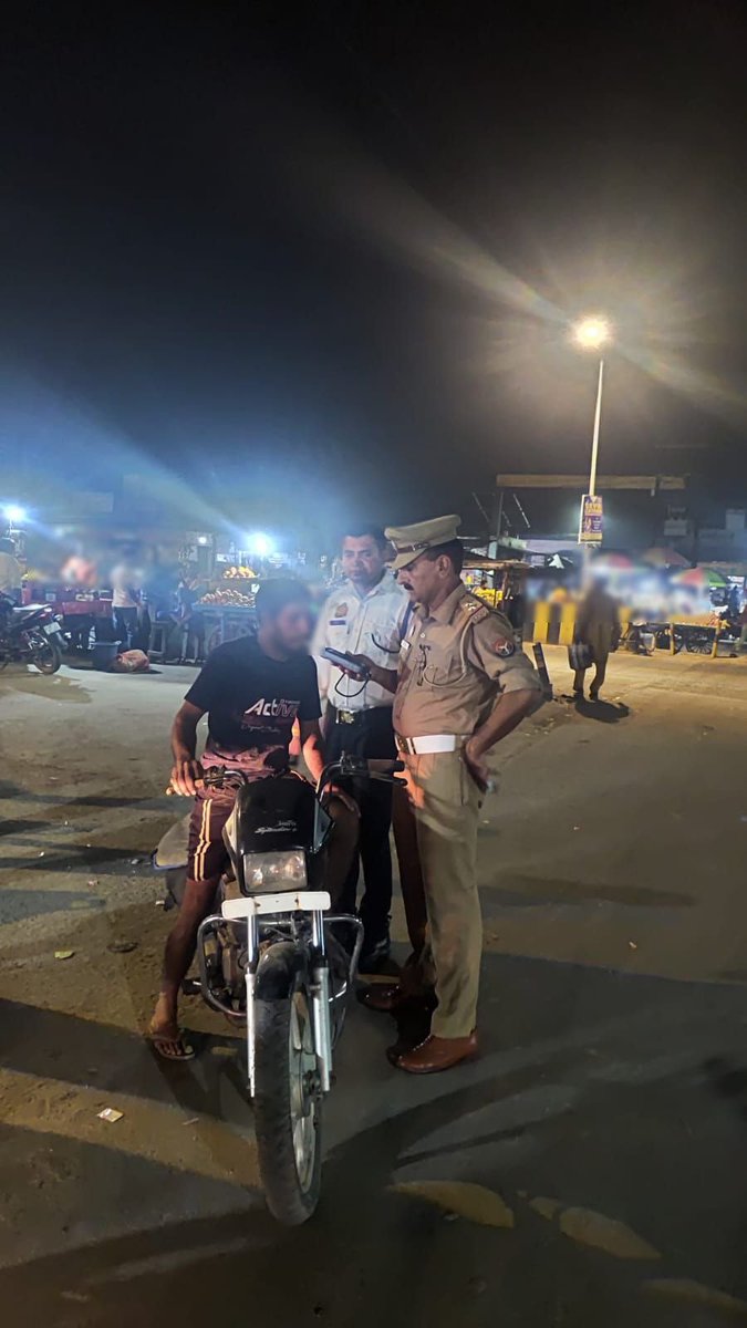 news21national's tweet photo. रामपुर में Drink and Drive के खिलाफ विशेष अभियान, ब्रीथ एनालाइजर से जांच के बाद चालकों पर कार्रवाई

#RampurNews #RampurPolice #DrinkAndDrive #TrafficPolice #RoadSafety #TrafficRules #UttarPradeshNews #PoliceAction #RoadAccidentPrevention #BreakingNews #LatestNews #HindiNews #News21 #News21National @rampurpolice @Uppolice