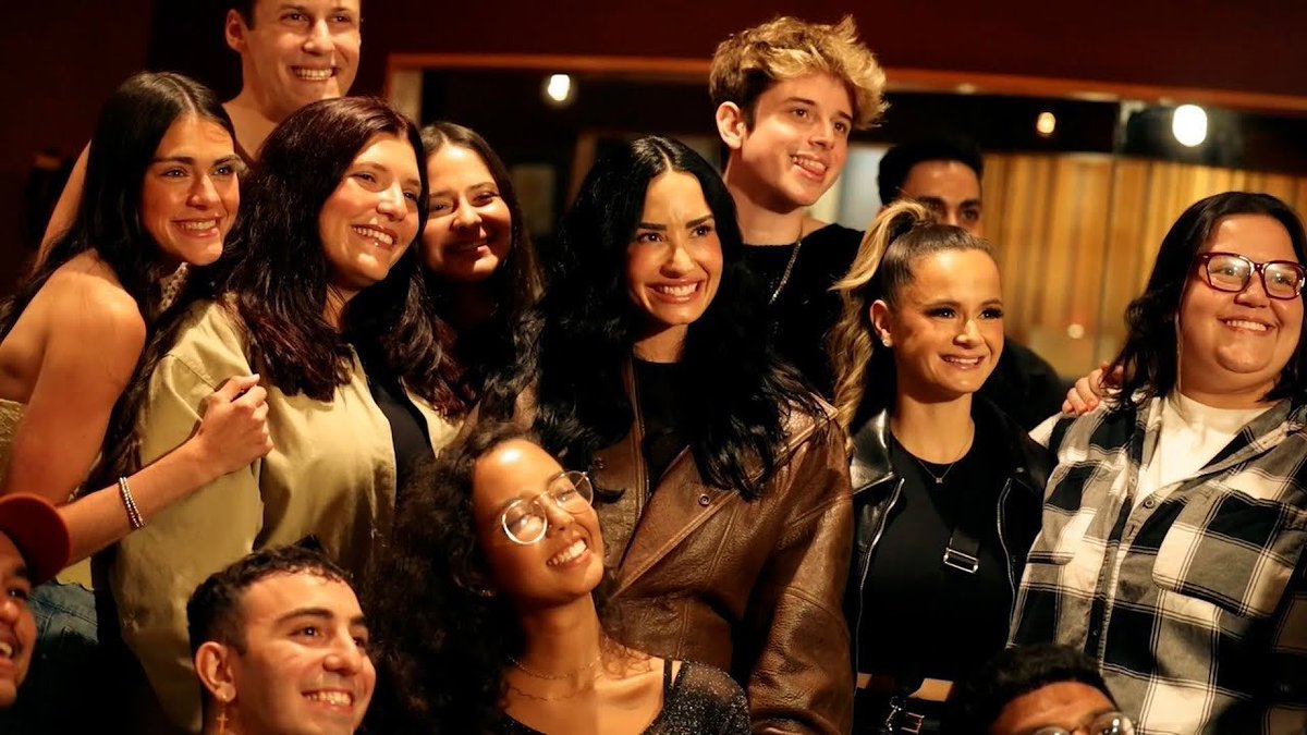 kissintoxicates's tweet photo. @demihq_ seeing her happy and laughing with fans will always be my favorite 🥹 the listening parties before tour and the surprise song moments were so special. i just love seeing her enjoy being around us as much as we enjoy being around her. https://t.co/75gkLjfms2